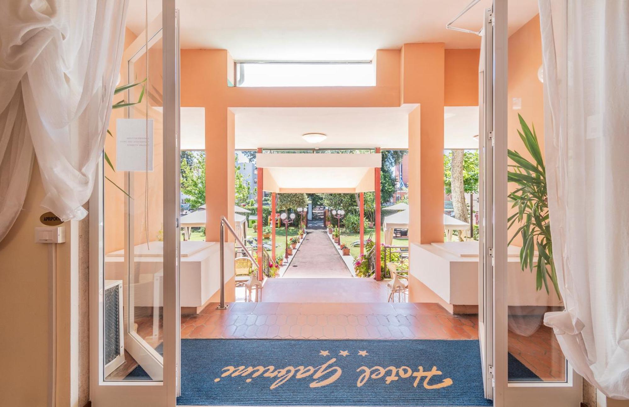 Hotel Gabrini Marina di Massa Exterior foto