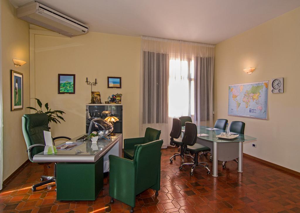 Hotel Gabrini Marina di Massa Exterior foto